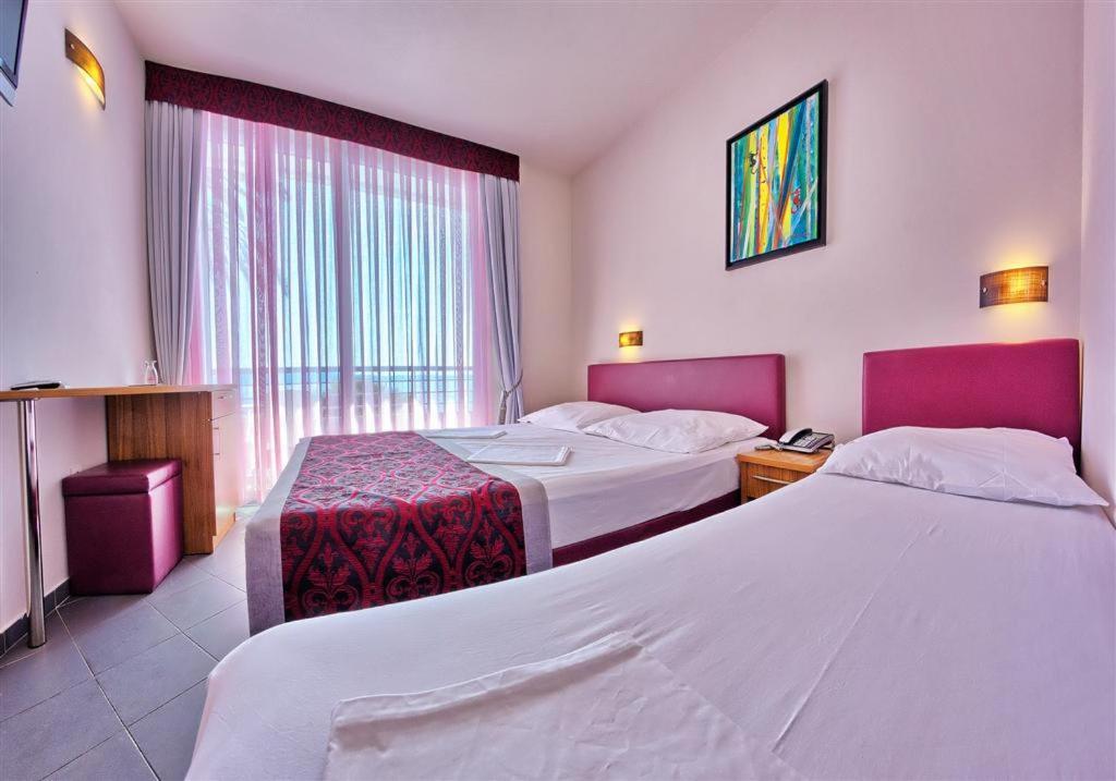 Hotel Sirena Подгора Экстерьер фото