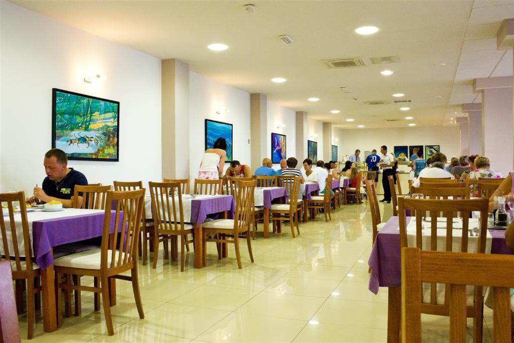 Hotel Sirena Подгора Экстерьер фото