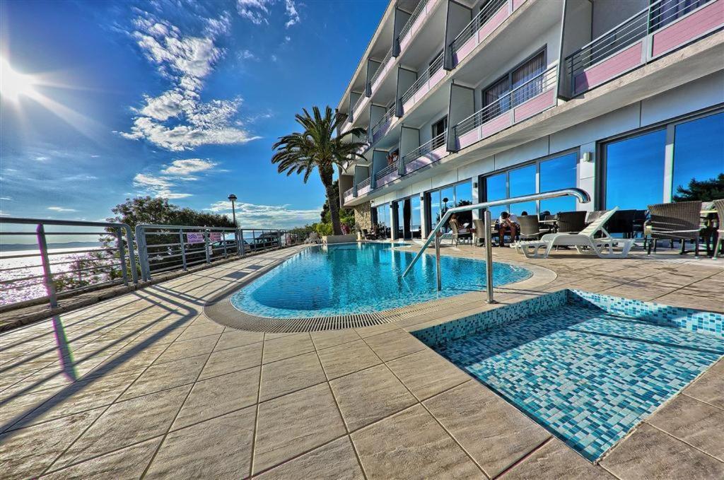 Hotel Sirena Подгора Экстерьер фото