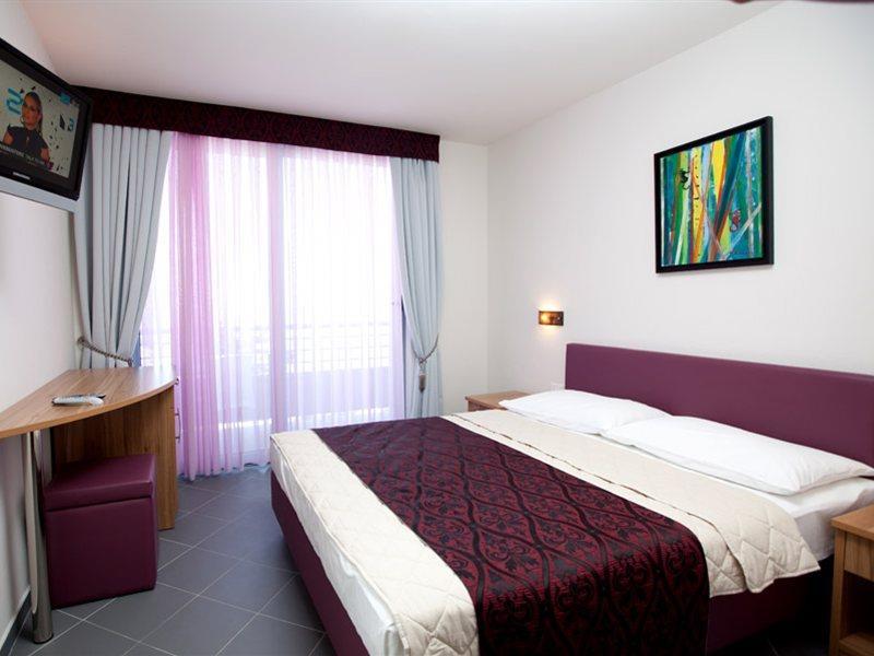 Hotel Sirena Подгора Экстерьер фото