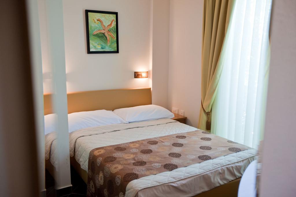 Hotel Sirena Подгора Экстерьер фото