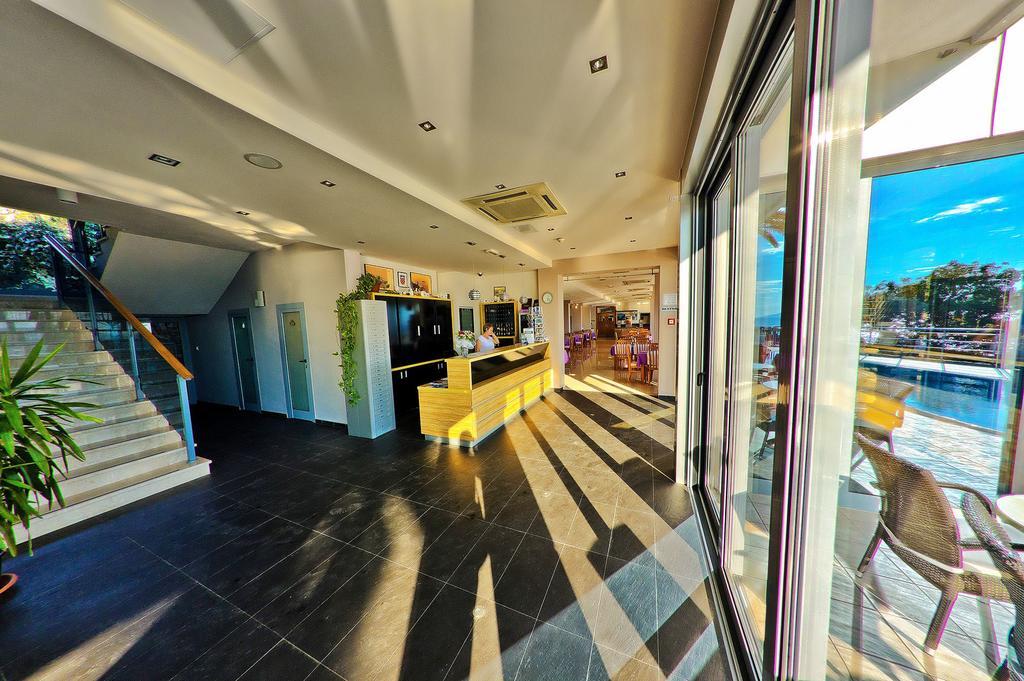 Hotel Sirena Подгора Экстерьер фото