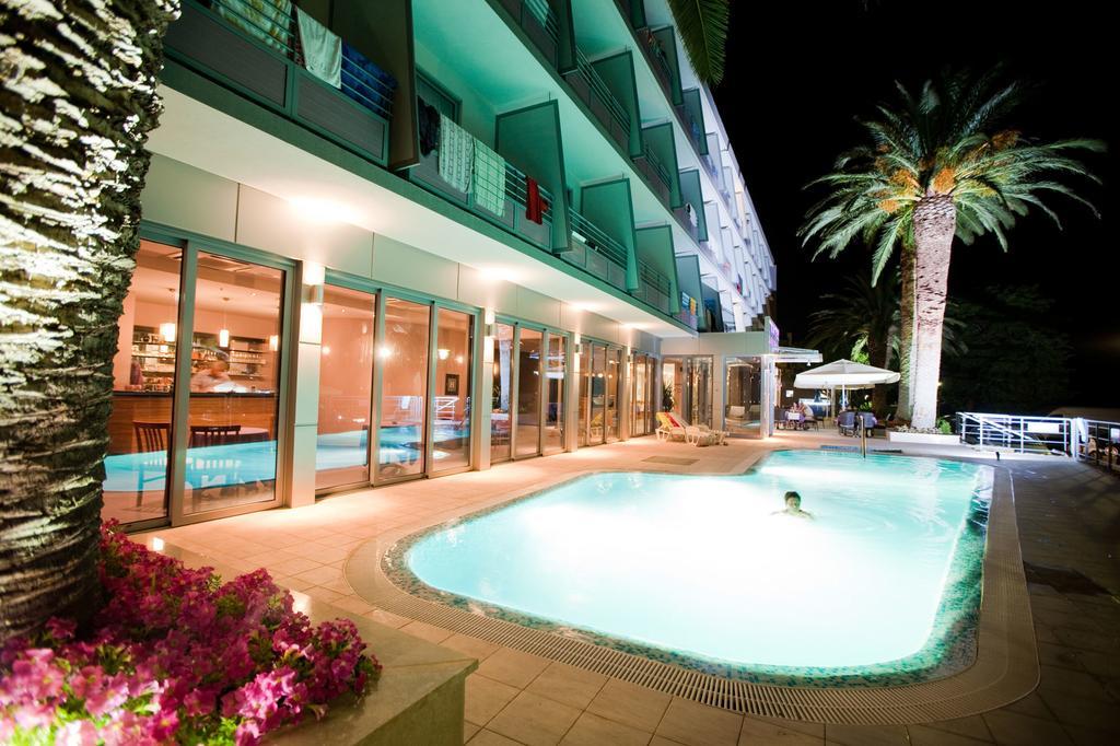 Hotel Sirena Подгора Экстерьер фото