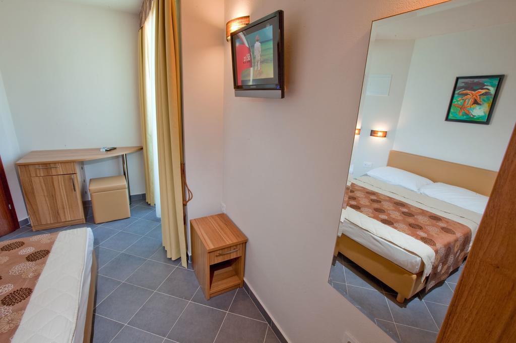 Hotel Sirena Подгора Экстерьер фото