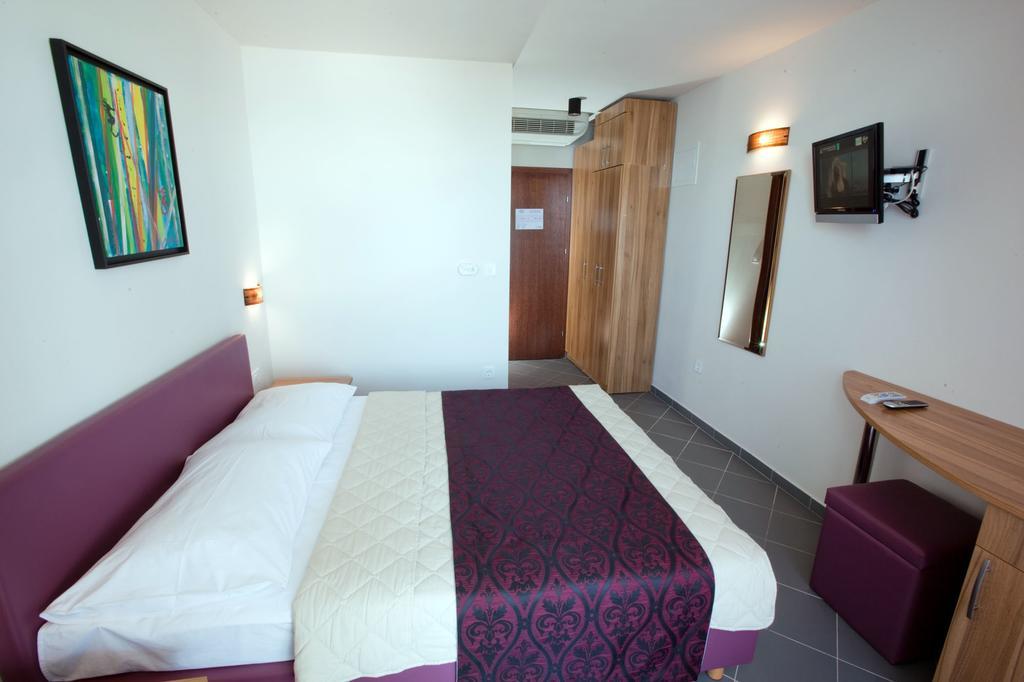 Hotel Sirena Подгора Экстерьер фото